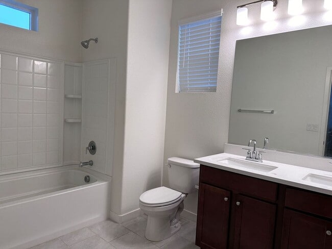 Building Photo - Beautiful/Spacious 3/2.5 (SOLAR) Natomas!  Please reference ad for viewings!