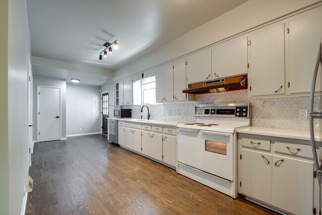 Building Photo - SF-001-4710 Nebraska Avenue Duplex