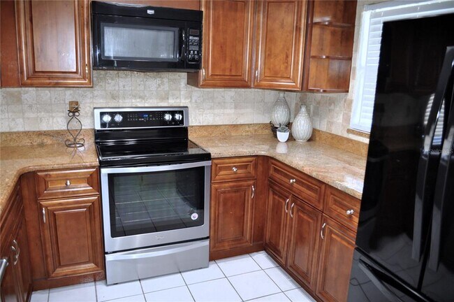 Building Photo - 1522 Chateaux De Ville Ct
