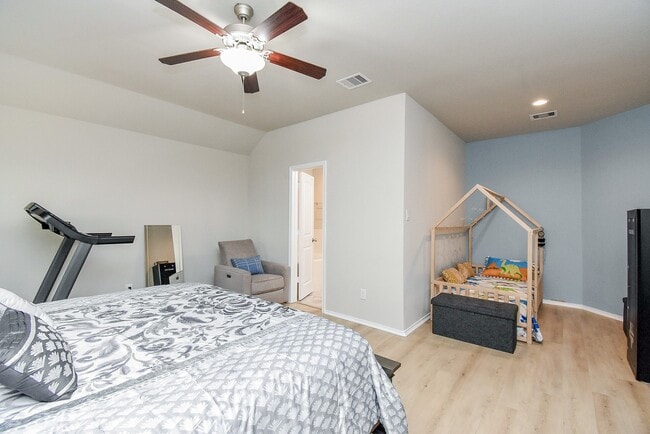 Building Photo - 23819 Naples Shore Dr