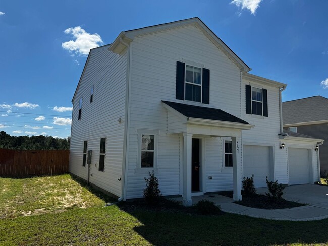 Building Photo - 4 Bedroom 2.5 Bathroom