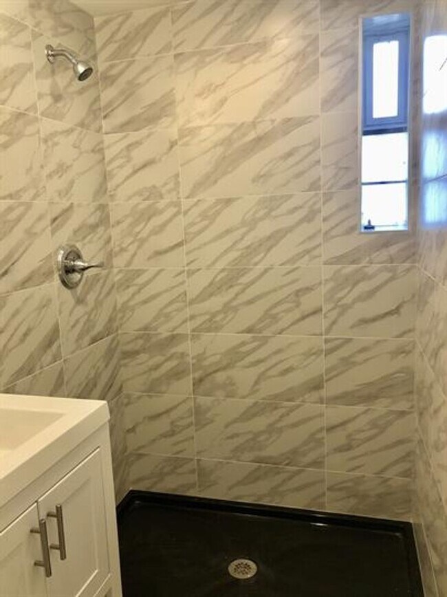 Building Photo - 4240 Gilbert Ave