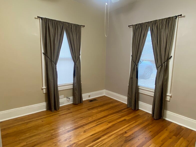 (1) BR - 600 Franklin St