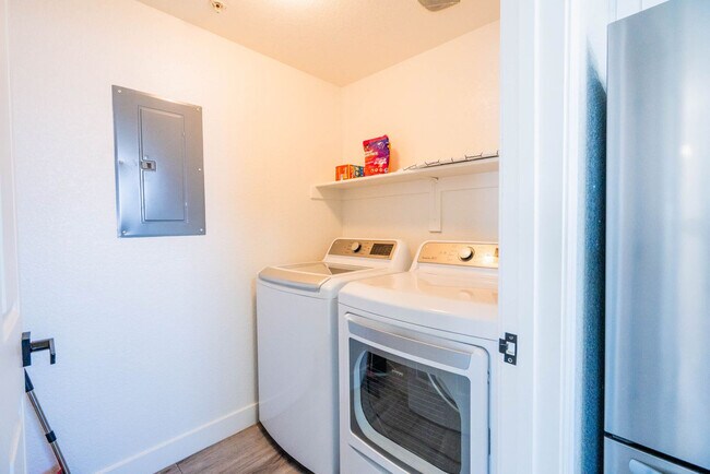 Building Photo - 2155 S 55th St