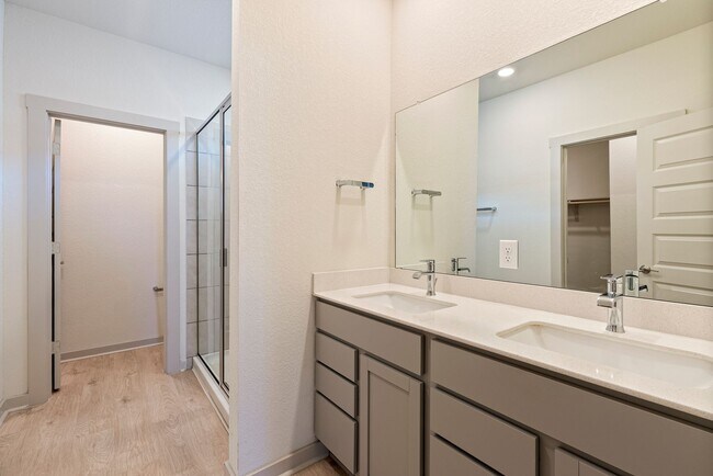 Building Photo - Modern comfort meets Austin flavor, 3-bed gem in Northeast ATX!