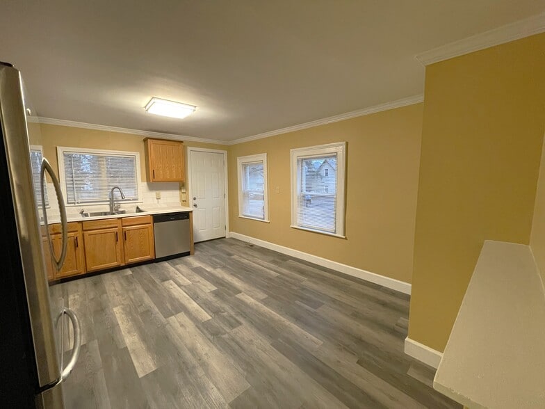 Kitchen - 625 W Church St