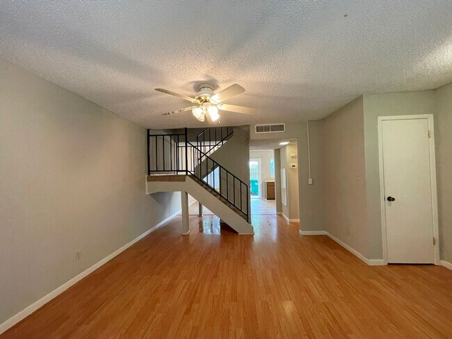 Building Photo - Great Condo for lease in North Austin!