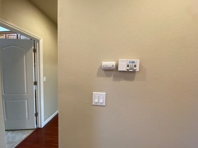 Building Photo - EXCEPTIONAL 4 BEDROOMS, 3 BATH, 3 CAR GARA...