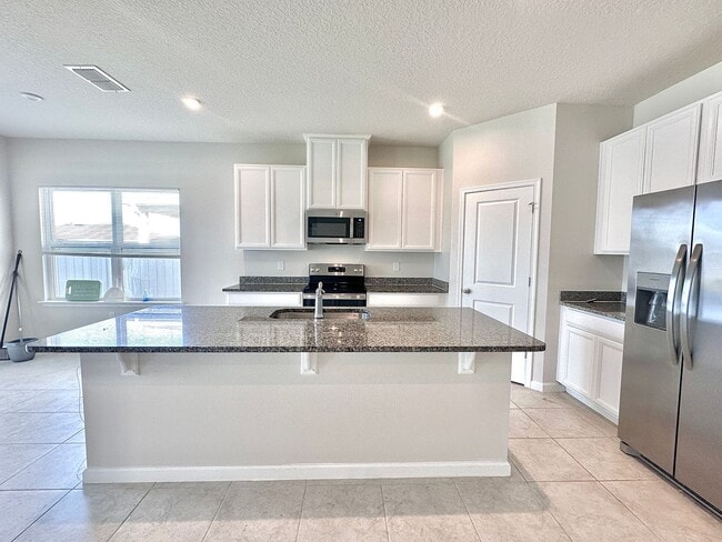 Building Photo - This amazing 4 bedroom, 2 bathroom single ...