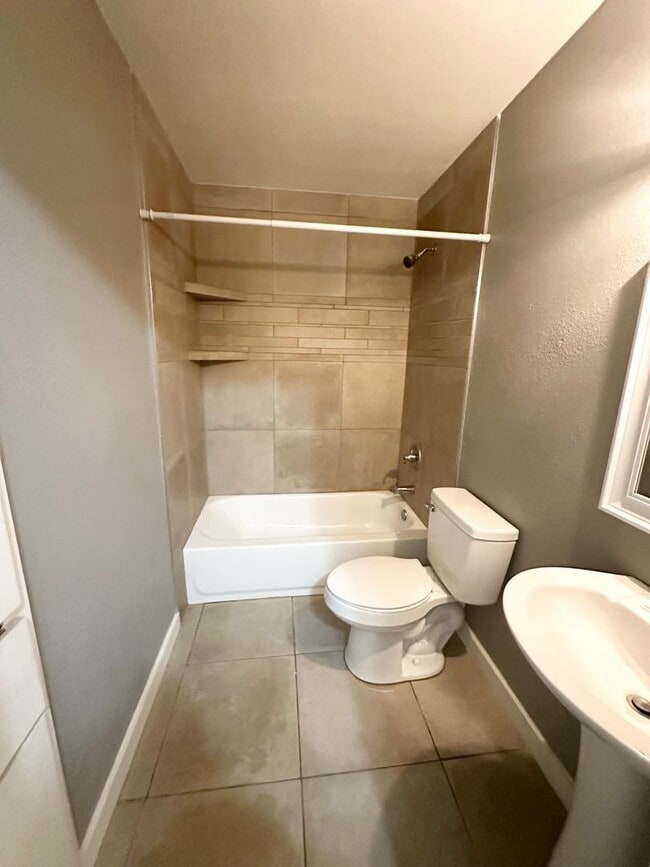 Building Photo - Fully Remodeled 3 Bedroom House For Rent!