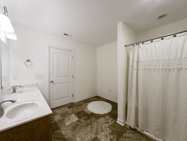 Building Photo - 155 Rose Brier Lane.