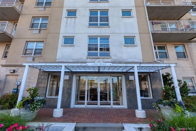 Building Photo - 2-21 Beach 80th St