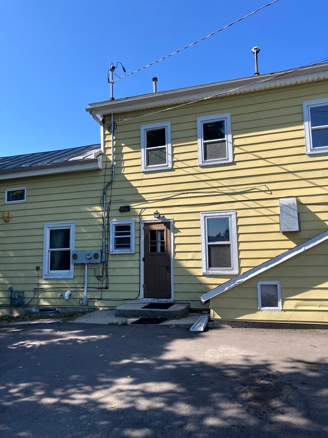 Building Photo - N8129 Franklin Rd