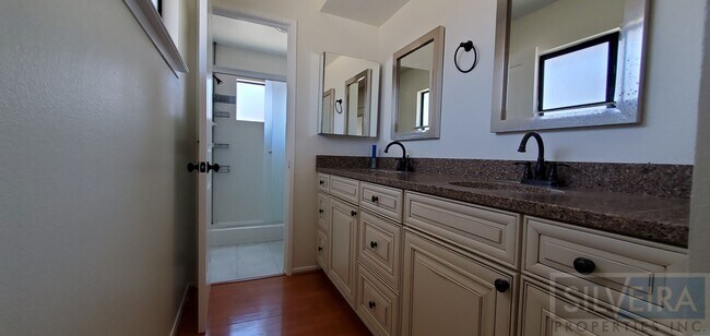 Building Photo - Lovely 3 Bedrooms 2 bath Home For Rent