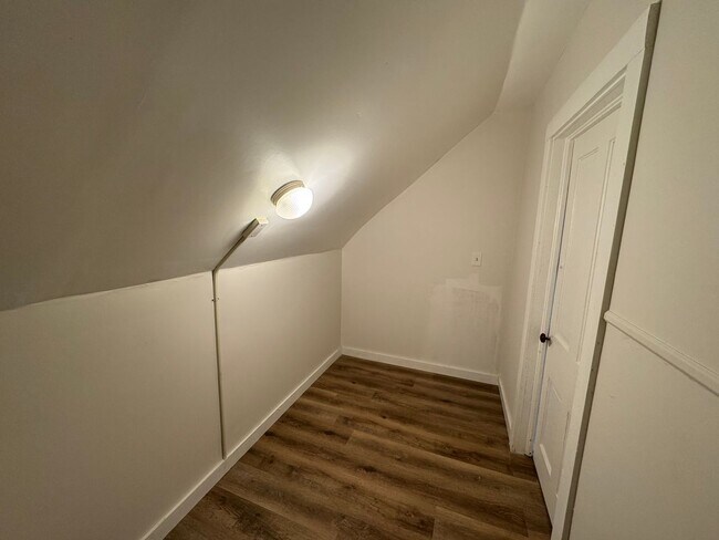 Building Photo - 2476 W 10th St