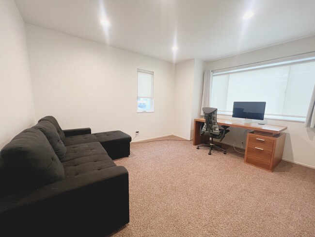 Building Photo - 21 Hillview Ct