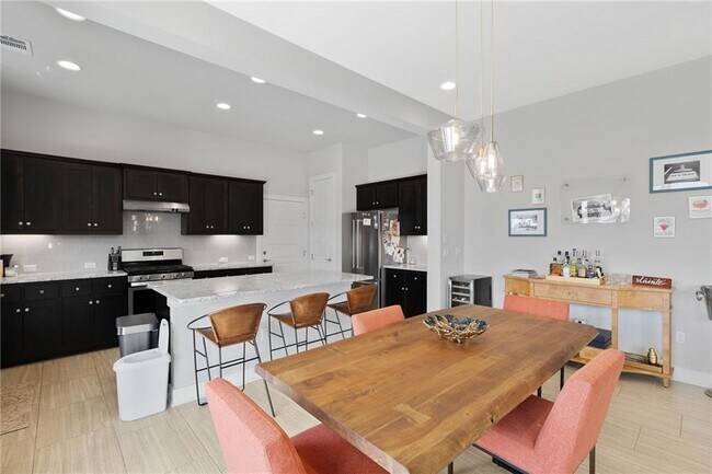 Building Photo - 1514 Arcilla St