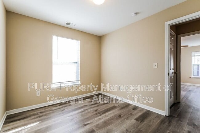 Building Photo - 1706-1706 Stonehaven Cir