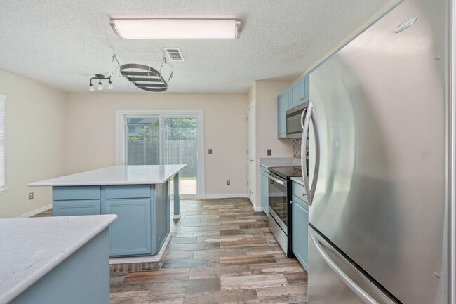 Building Photo - 7648 Chablis Cir