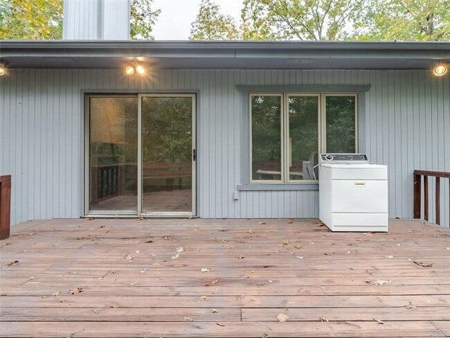 Building Photo - 40 Sandwick Dr