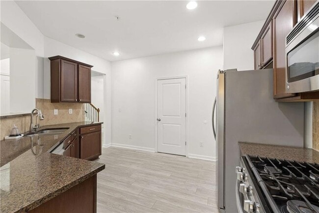 Building Photo - 3377 Vintage Cir SE