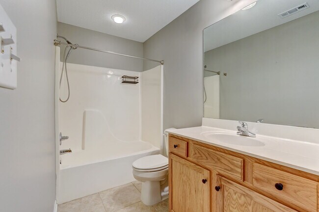 Building Photo - 35 Cambridge Oak Cir