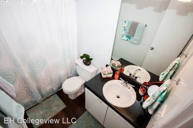 Building Photo - 1611 Collegeview Ave