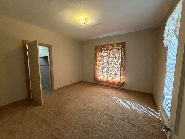 Building Photo - 312 W 9th Ave