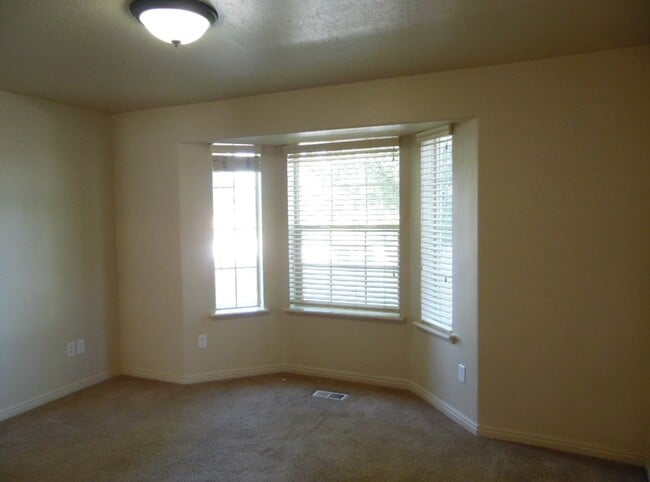 Building Photo - 474 S 2550 W