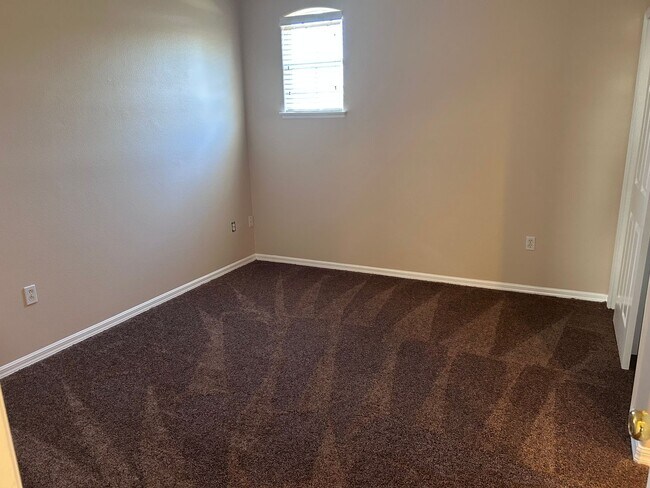 Building Photo - 3/2.5 Townhome