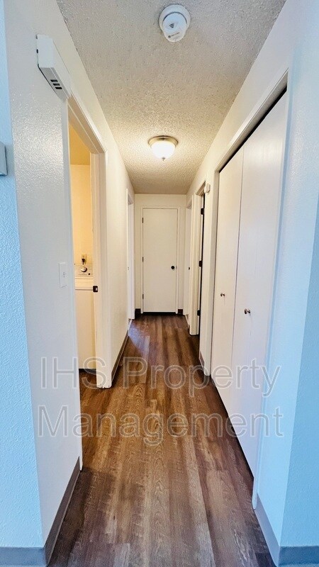 Building Photo - 409 Benham St