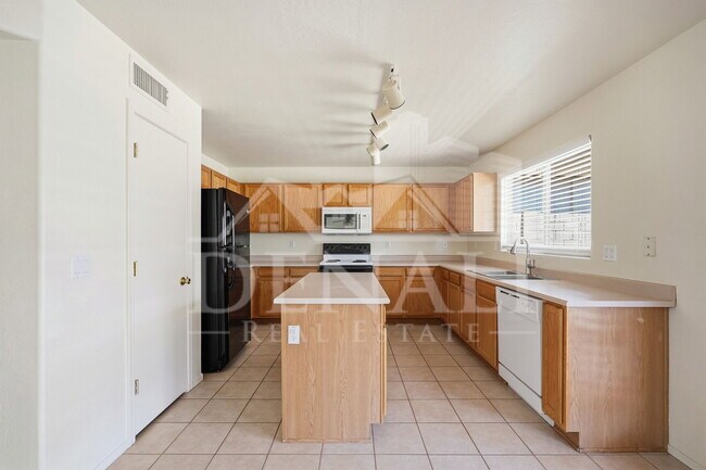 Building Photo - 6107 N 135th Dr