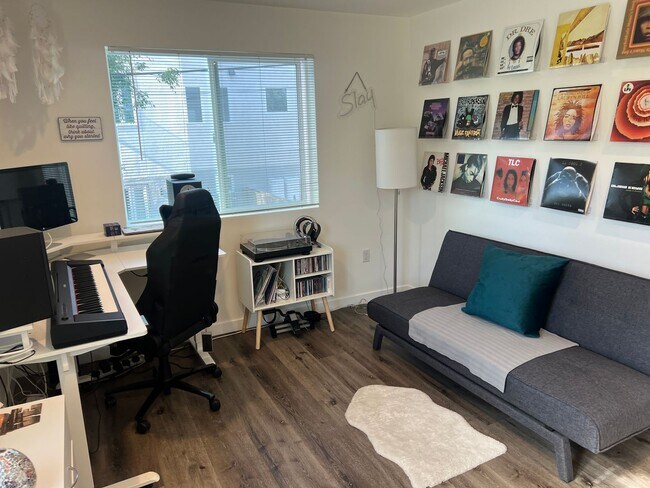 Building Photo - 1119 N Berendo St