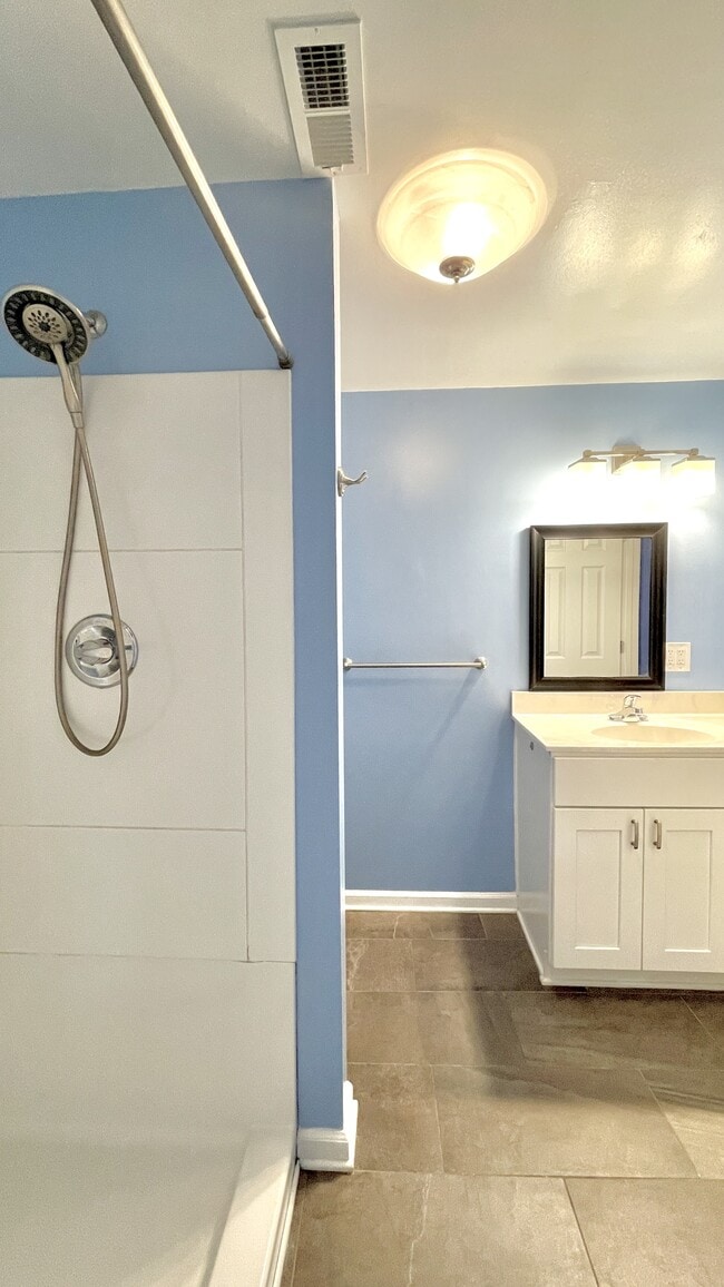 Building Photo - 1014 Scarlet Oak Ct S