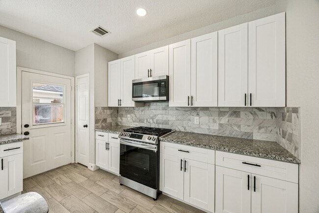 Building Photo - 16802 Willow Bend Ct