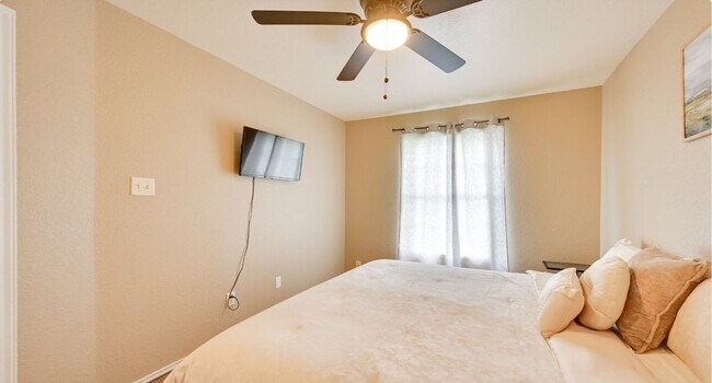 Building Photo - 4203 Deek Dr