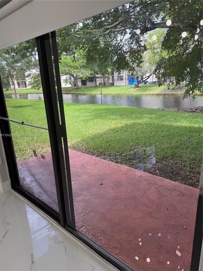 Building Photo - 9937 Nob Hill Pl