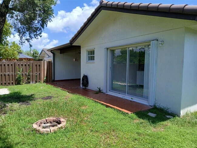 Building Photo - 2424 SW 143rd Pl