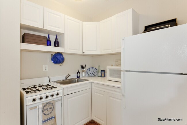 Building Photo - 1800 19th Street NW Apt 4