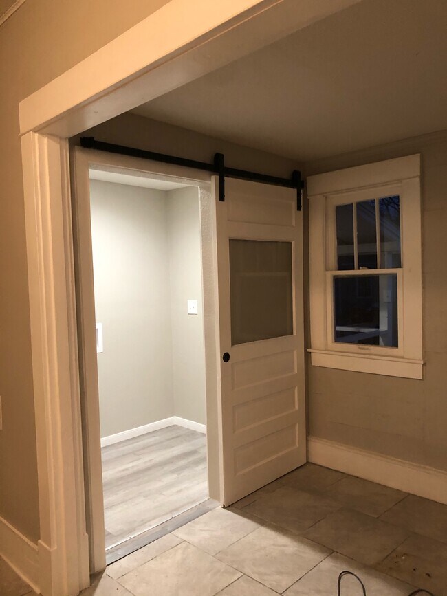 Building Photo - 1126 W Woodard St