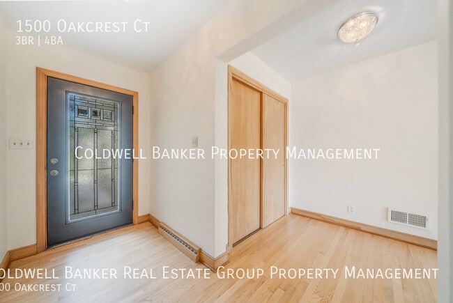 Building Photo - 1500 Oakcrest Ct