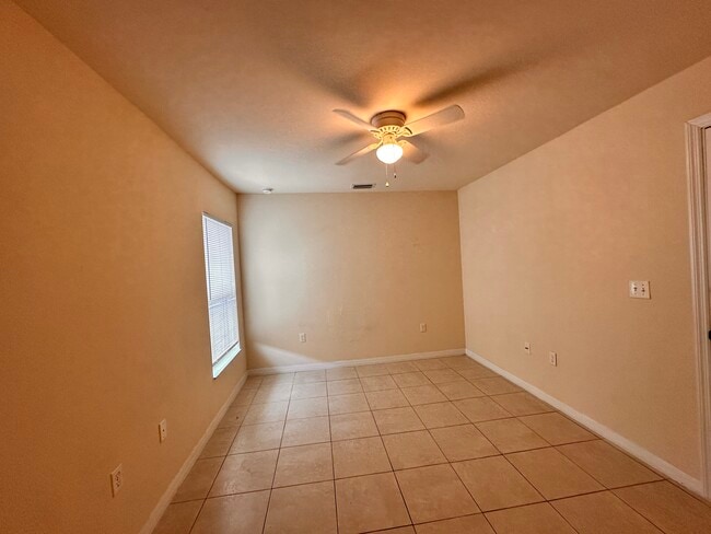 Building Photo - 1046 SE 11th Terrace