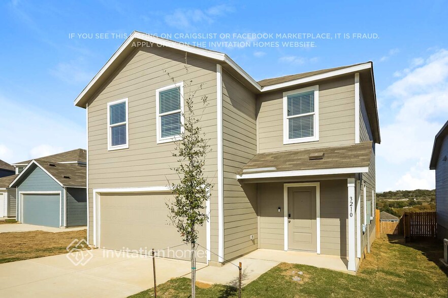 Building Photo - 3210 Roslyn Grist