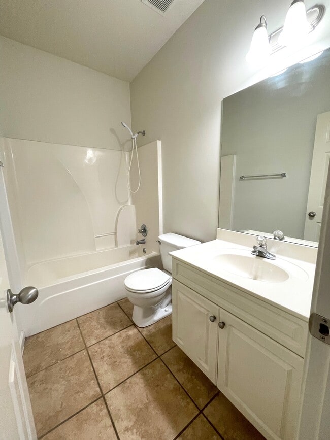 Building Photo - 1091 Washington Dr