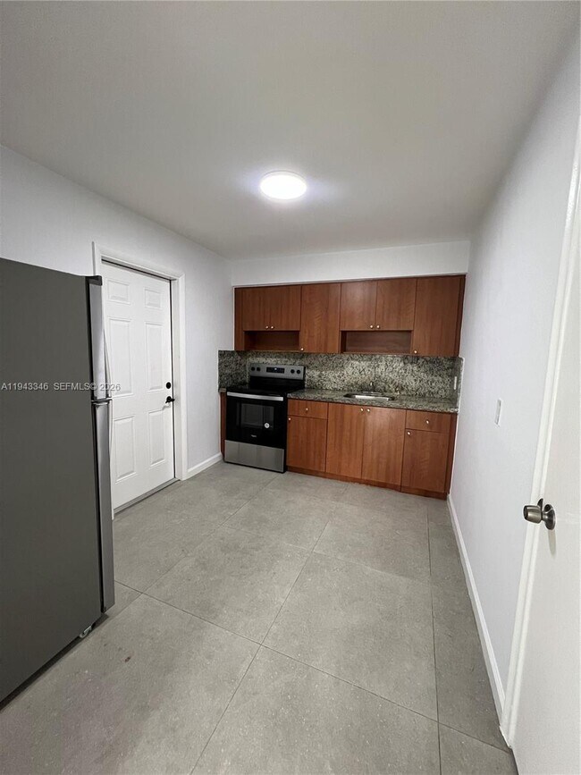 Building Photo - 963 NW 5th St