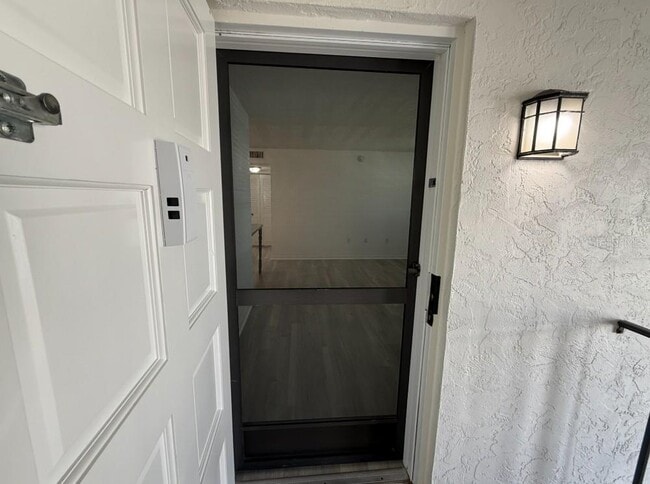 Building Photo - 5800 Hollywood Blvd