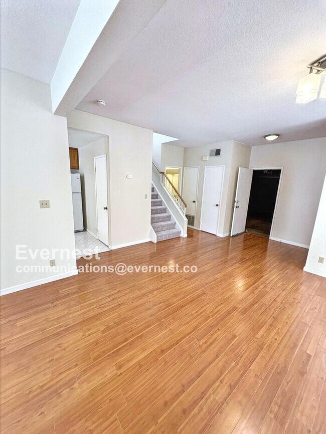 Building Photo - 34282 Kenwood Dr