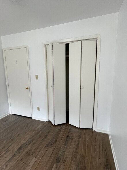 Building Photo - 1205 Vinyard Ct