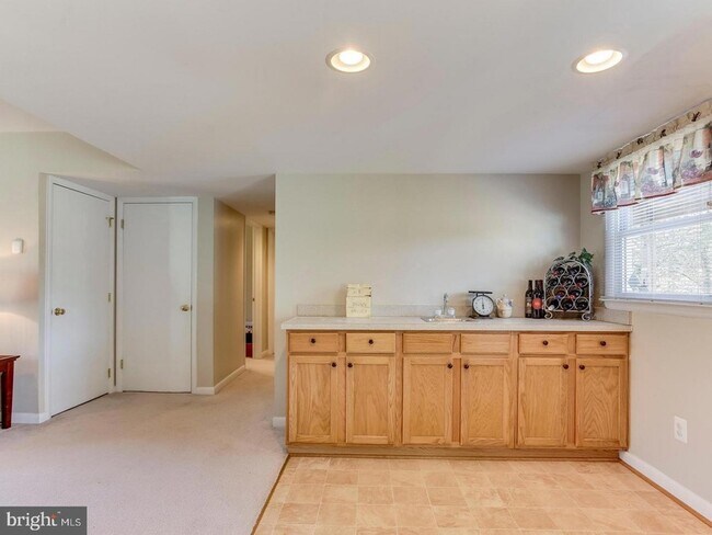 Building Photo - 7224 Princess Anne Ct