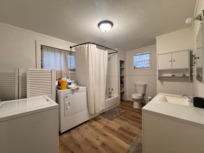 Building Photo - Charming 4 Bedroom in Port Orange